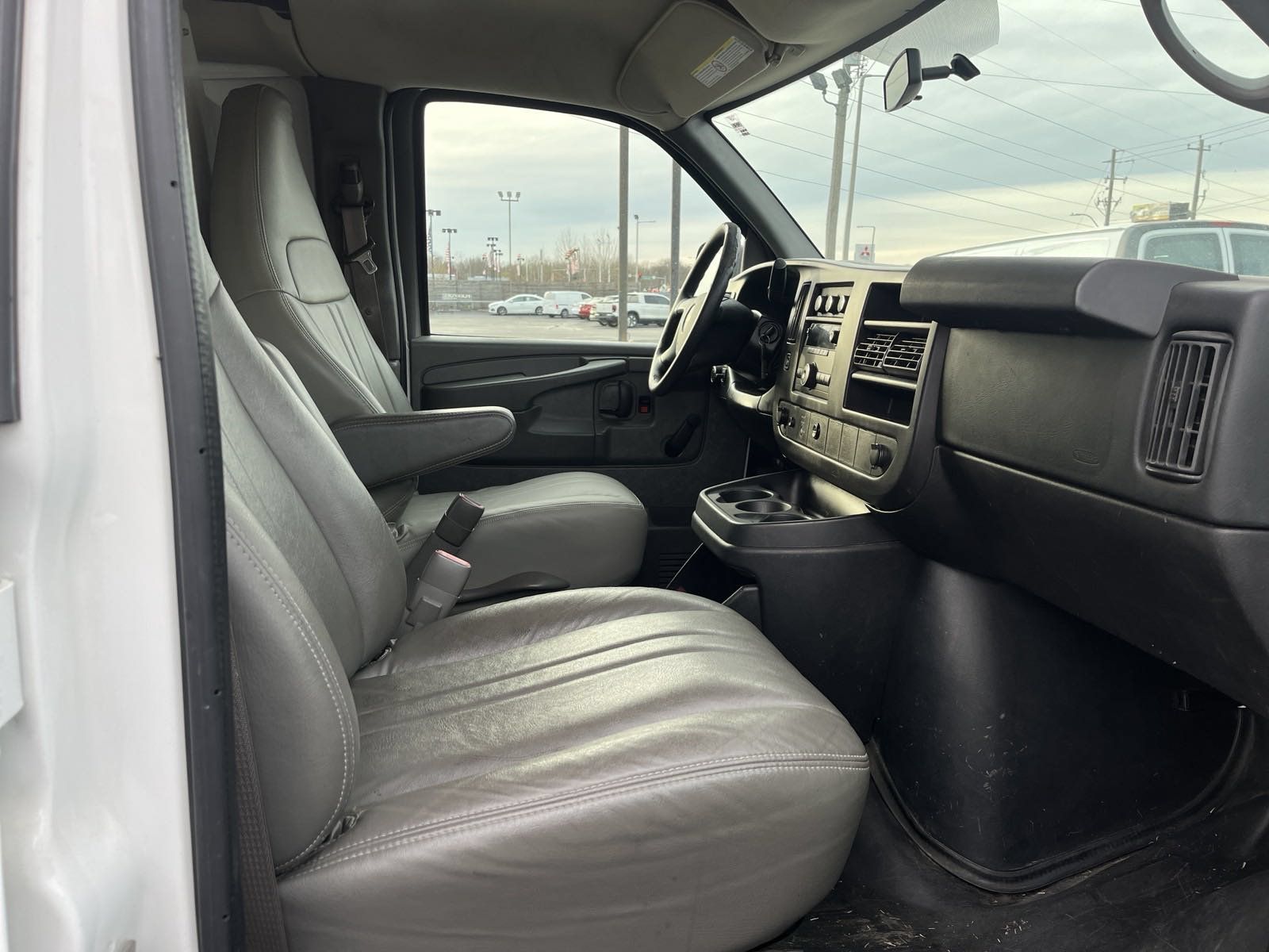 Used 2013 Chevrolet Express 2500 RWD image 10