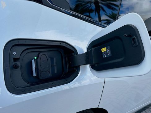 New 2026 BMW iX xDrive60 w/ M Sport Package image 25