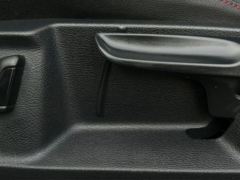 Used 2017 Volkswagen GTI SE image 38