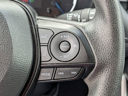 Used 2025 Toyota RAV4 XLE AWD/4WD image 19