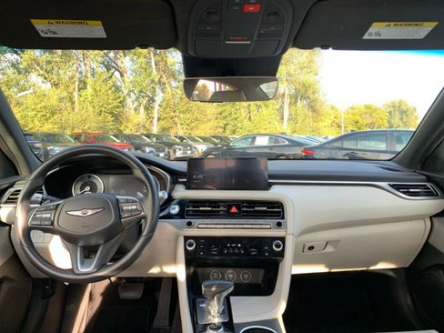 Used 2025 Genesis G70 2.5T image 33