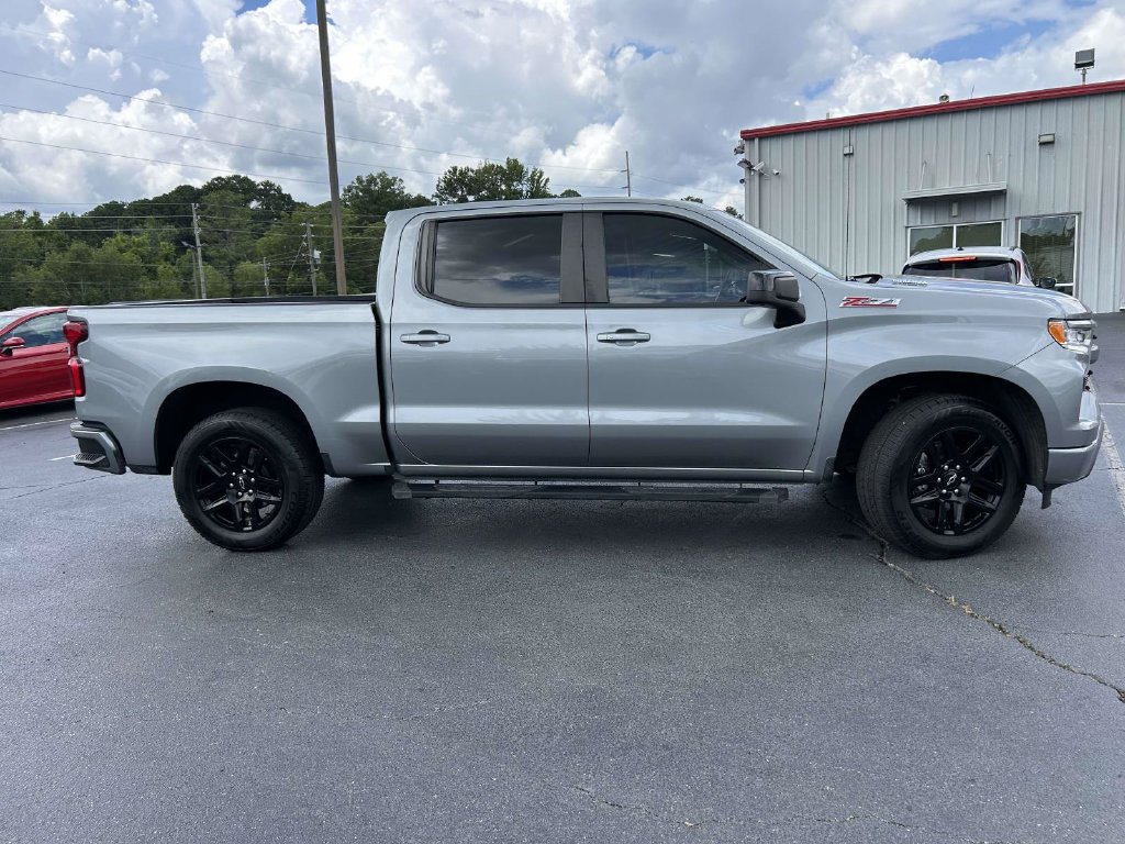Used 2023 Chevrolet Silverado 1500 RST AWD/4WD image 2