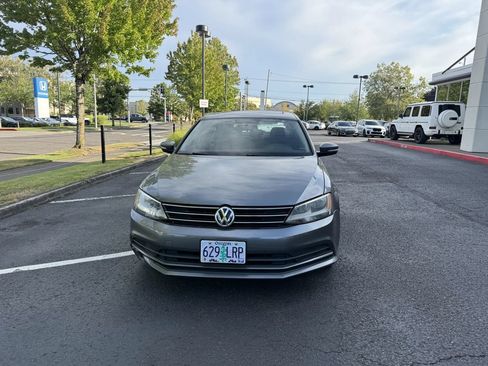 Used 2015 Volkswagen Jetta TDI SE FWD image 2
