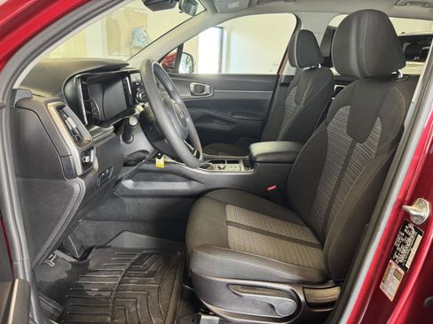Used 2022 Kia Sorento LX image 14