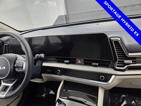 Used 2023 Kia Sportage EX w/ EX Premium Package image 18