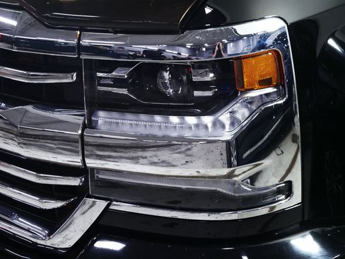 Used 2018 Chevrolet Silverado 1500 High Country image 16