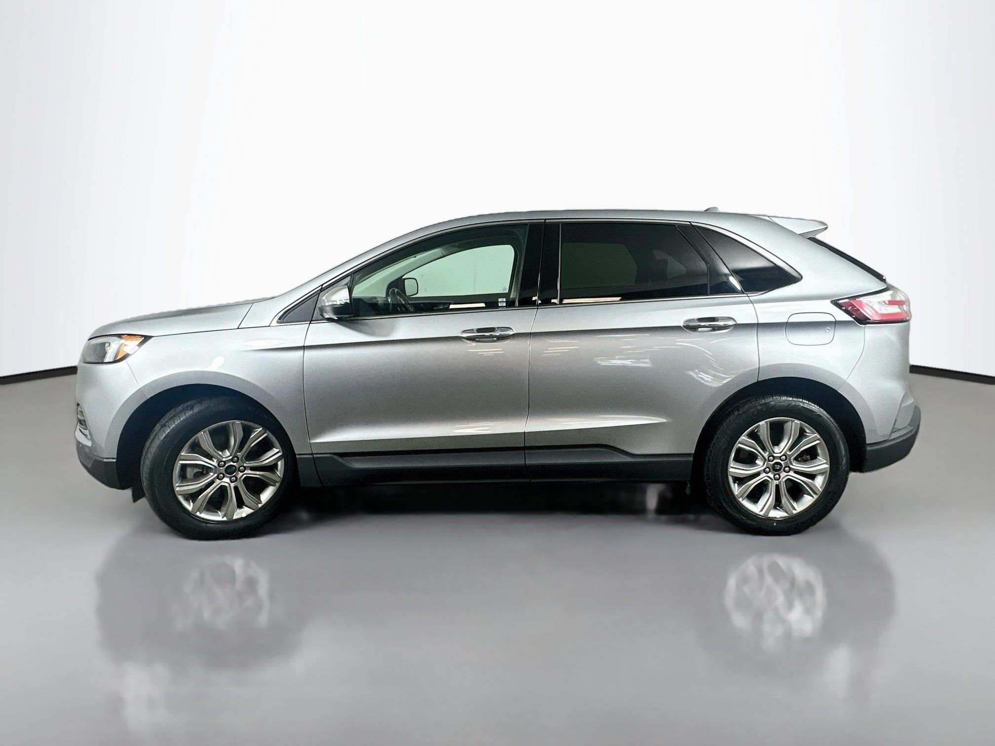 Used 2024 Ford Edge Titanium AWD/4WD image 4