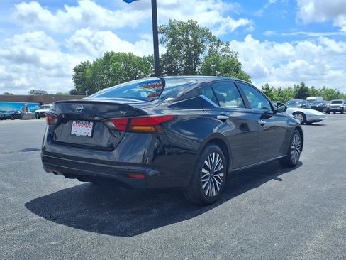 Used 2024 Nissan Altima 2.5 SV FWD image 6