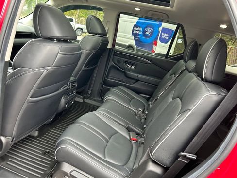 Used 2025 Honda Pilot Elite image 17