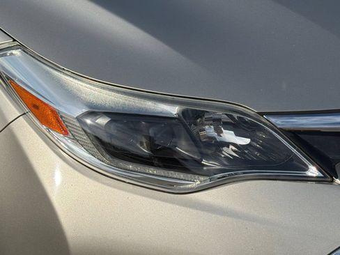 Used 2016 Toyota Avalon Limited FWD image 46