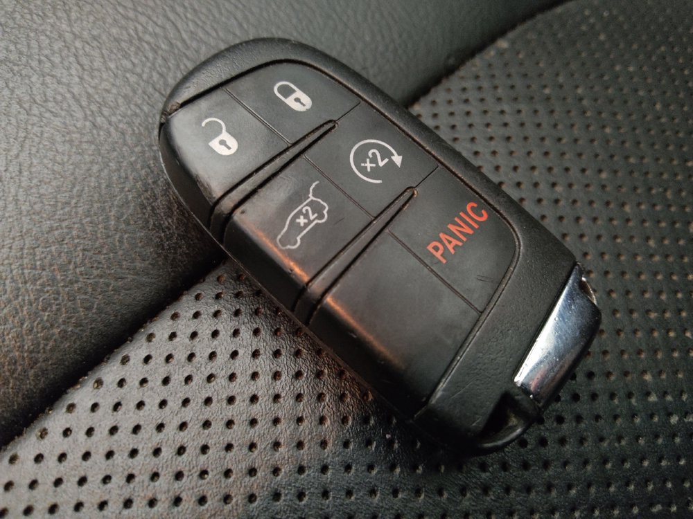 Used 2017 Jeep Compass Limited w/ Navigation Group AWD/4WD image 32
