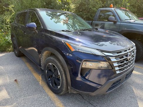 Used 2024 Nissan Rogue SV AWD/4WD image 1
