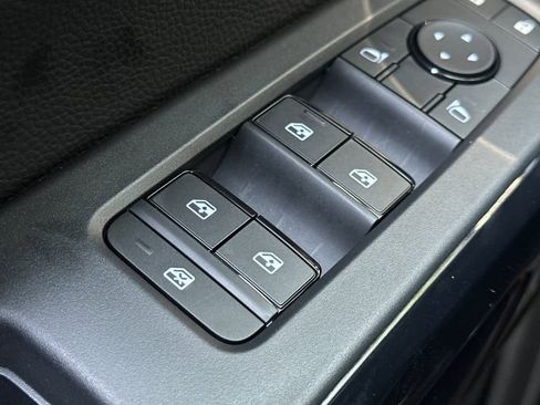 New 2025 Nissan Pathfinder SV image 14