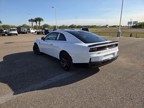 Used 2024 Dodge Charger Daytona Scat Pack w/ Plus Group AWD/4WD image 5