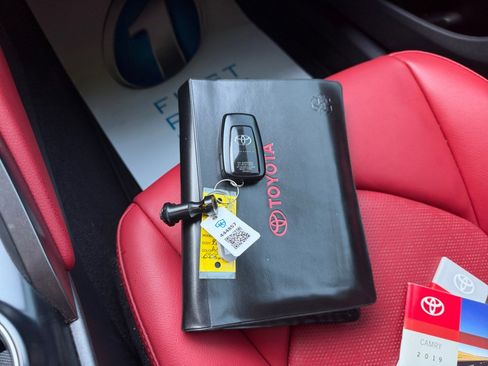 Used 2019 Toyota Camry XSE FWD image 38