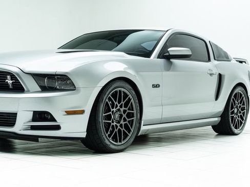 Used 2013 Ford Mustang GT image 9
