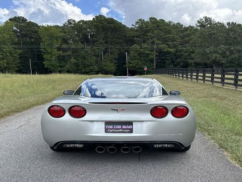 Used 2007 Chevrolet Corvette Coupe w/ Preferred Equipment Group RWD image 2