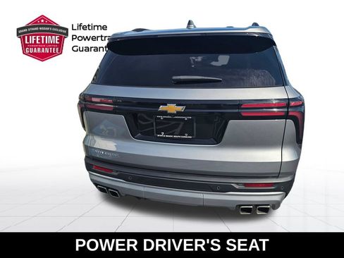 Used 2025 Chevrolet Traverse LT w/ Driver Confidence Package FWD image 9