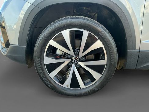 Used 2023 Volkswagen Taos SE w/ Panoramic Sunroof Package image 14