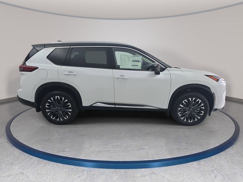 New 2026 Nissan Rogue Platinum w/ Tech Package AWD/4WD image 4
