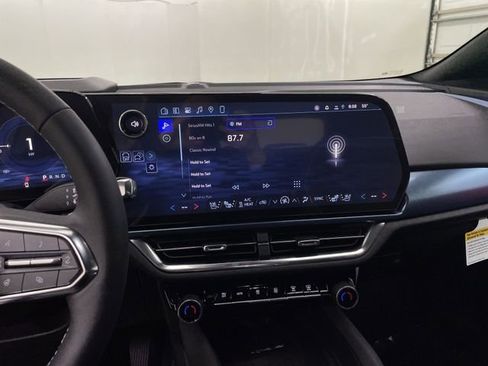 New 2026 Chevrolet Equinox EV LT image 29