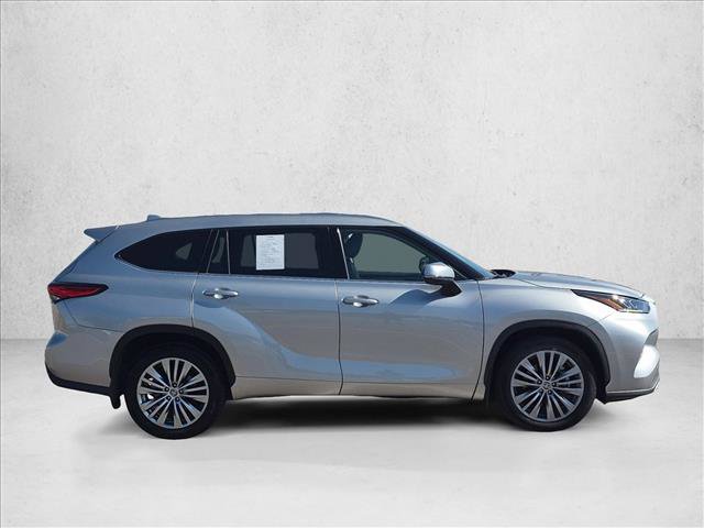 Used 2023 Toyota Highlander Platinum AWD/4WD image 4