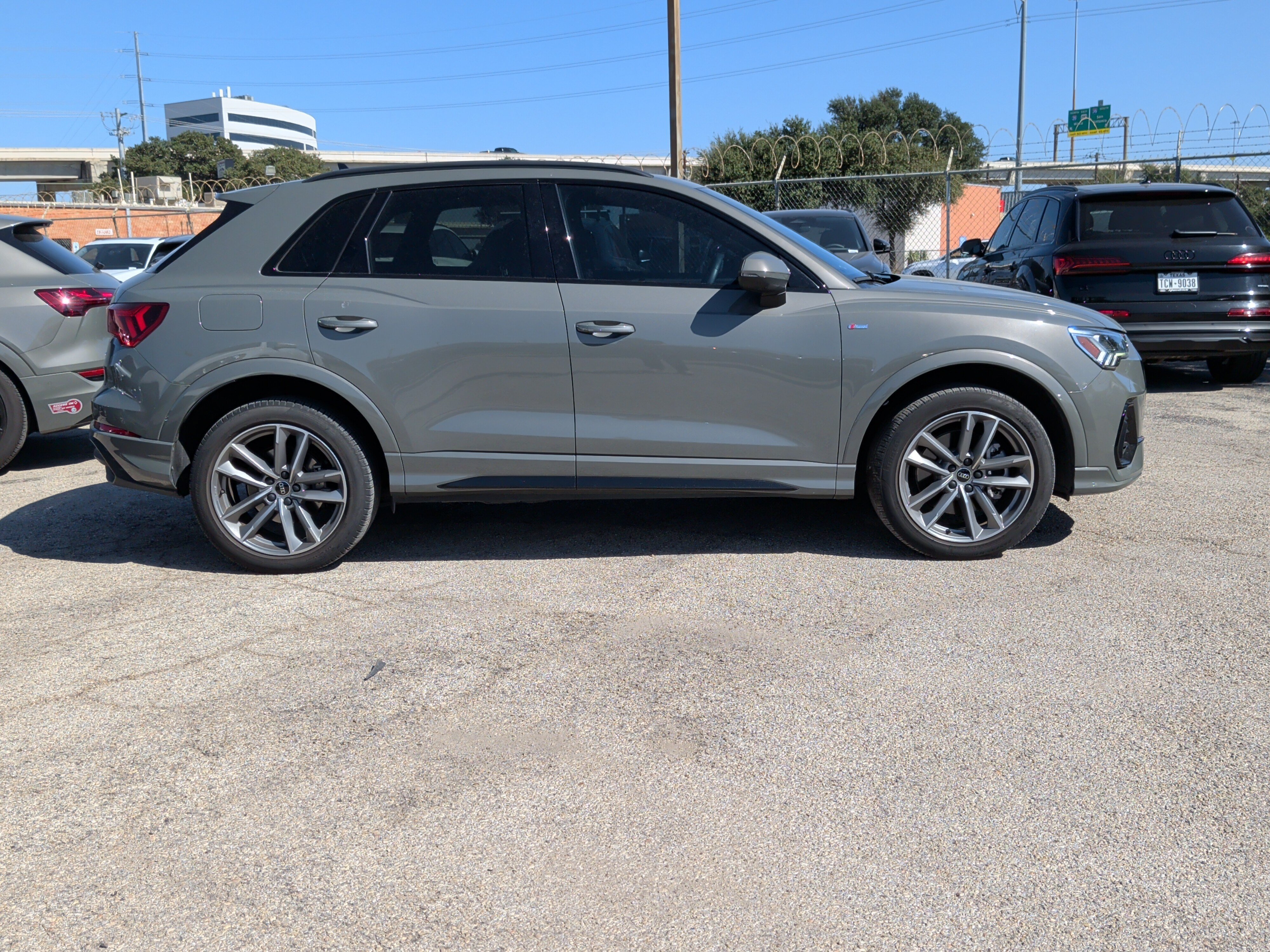 Used 2024 Audi Q3 2.0T Premium Plus w/ Premium Plus Package AWD/4WD image 11