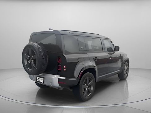 Used 2024 Land Rover Defender 110 S image 3