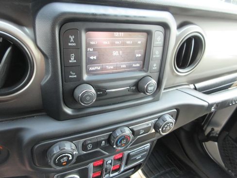 Used 2018 Jeep Wrangler Unlimited Sport S AWD/4WD image 24