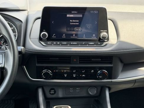 Used 2025 Nissan Rogue S FWD image 10