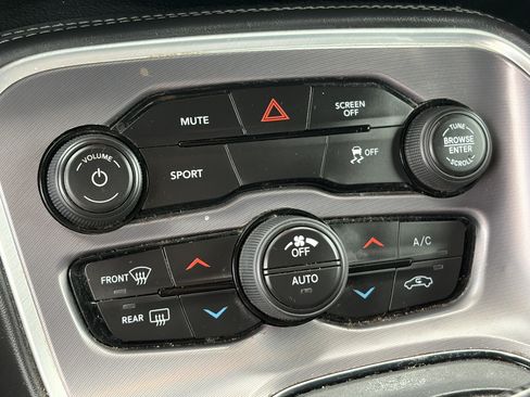 Used 2020 Dodge Challenger SXT RWD image 22
