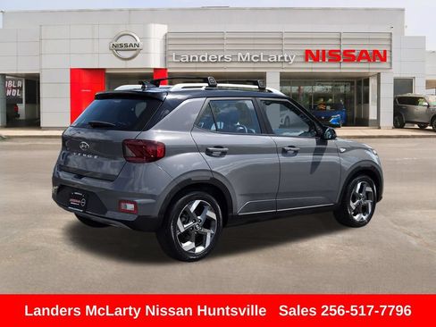 Used 2022 Hyundai Venue Limited FWD image 3