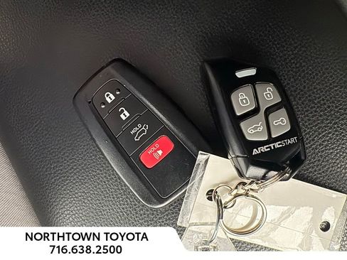 Used 2019 Toyota RAV4 XLE w/ Convenience Package AWD/4WD image 17