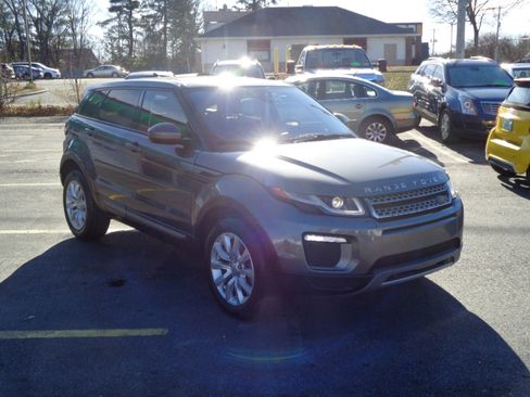 Used 2016 Land Rover Range Rover Evoque SE image 6