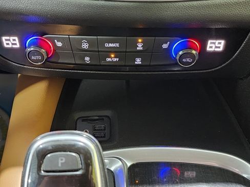 Used 2020 Buick Enclave Essence w/ LPO, Luxury Package image 20