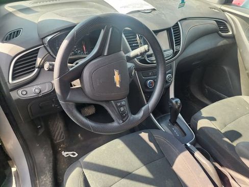Used 2019 Chevrolet Trax LS FWD image 6
