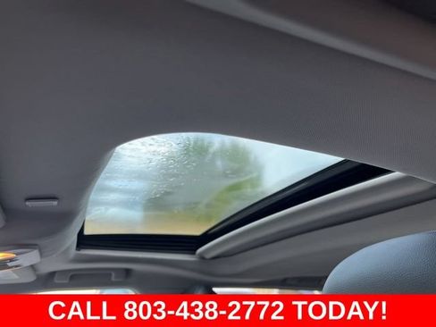 Used 2024 Toyota Highlander XLE AWD/4WD image 11