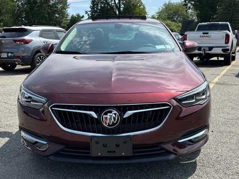 Used 2019 Buick Regal Essence w/ Driver Confidence Package I FWD image 2