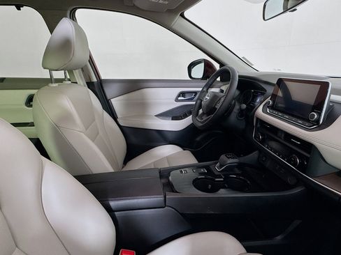 Used 2025 Nissan Rogue SV w/ SV Premium Package FWD image 50