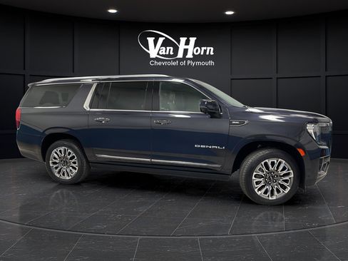 Used 2023 GMC Yukon XL Denali Ultimate AWD/4WD image 8