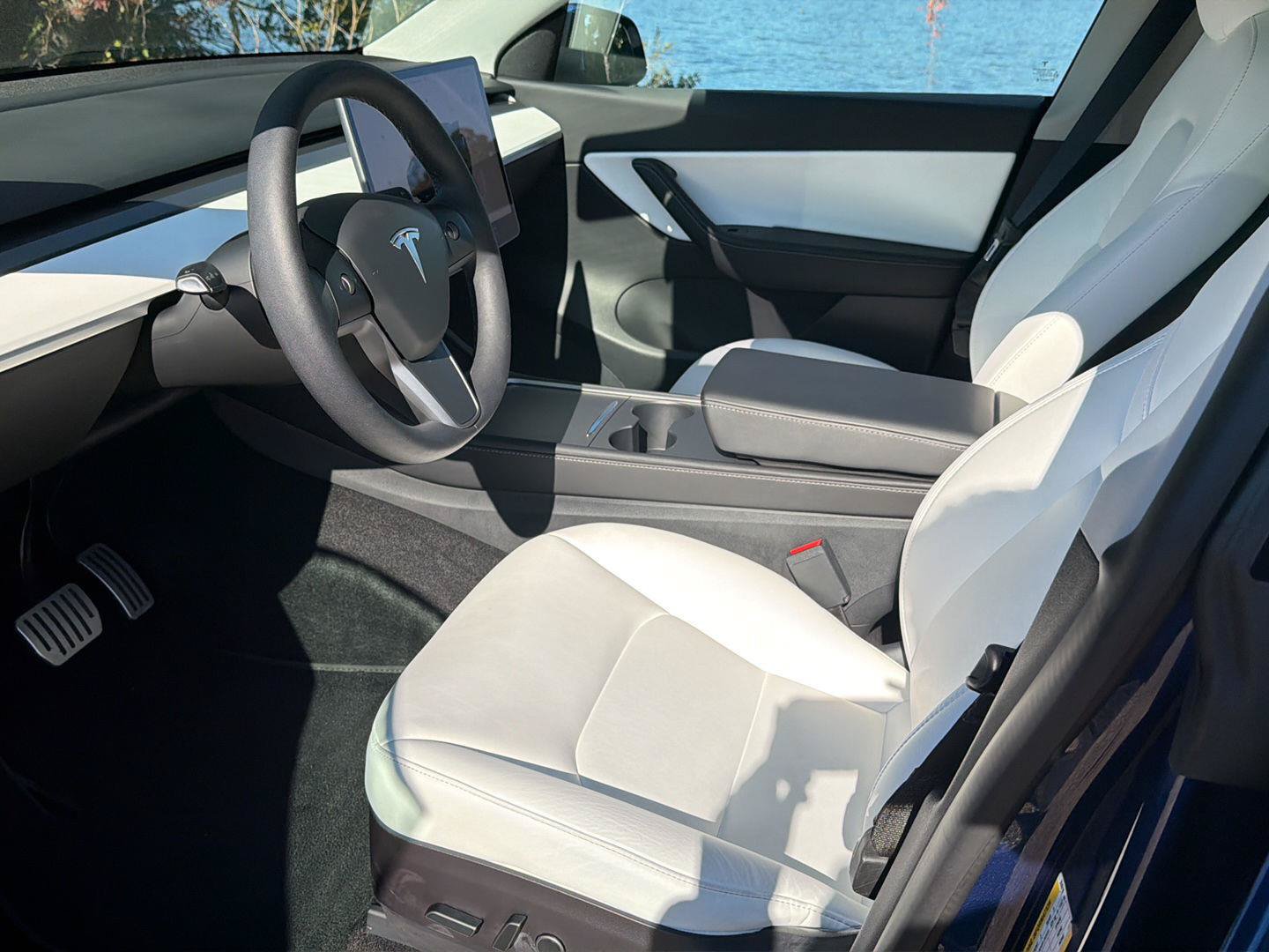 Used 2022 Tesla Model Y Long Range AWD/4WD image 15