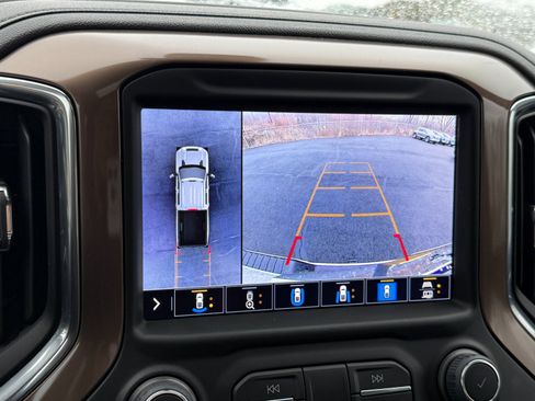 Used 2022 Chevrolet Silverado 2500 High Country w/ Z71 Off-Road Package image 39