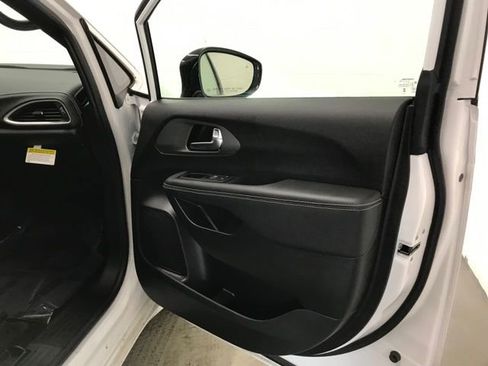 New 2025 Chrysler Pacifica Select image 27