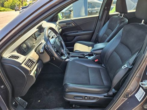 Used 2017 Honda Accord Sport image 13
