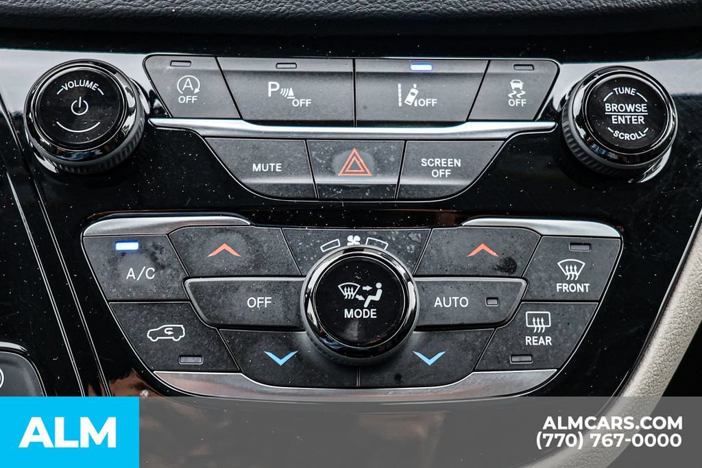 Used 2023 Chrysler Pacifica Touring-L FWD image 40