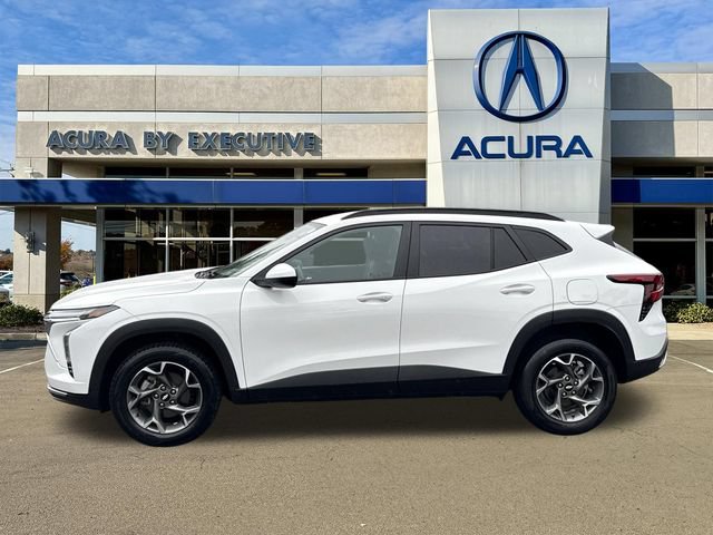 Used 2024 Chevrolet Trax LT w/ Driver Confidence Package FWD image 4