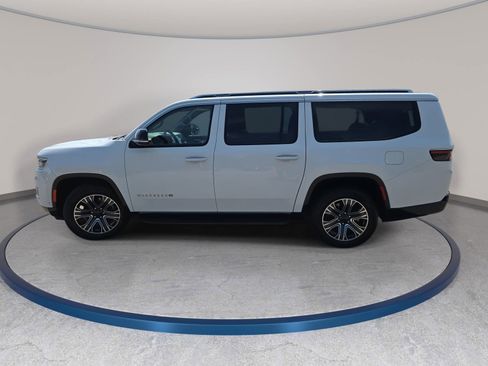 Used 2024 Jeep Wagoneer L Series II w/ Flexible Seating Group RWD image 8