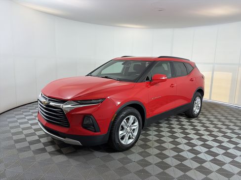 Used 2020 Chevrolet Blazer LT AWD/4WD image 2