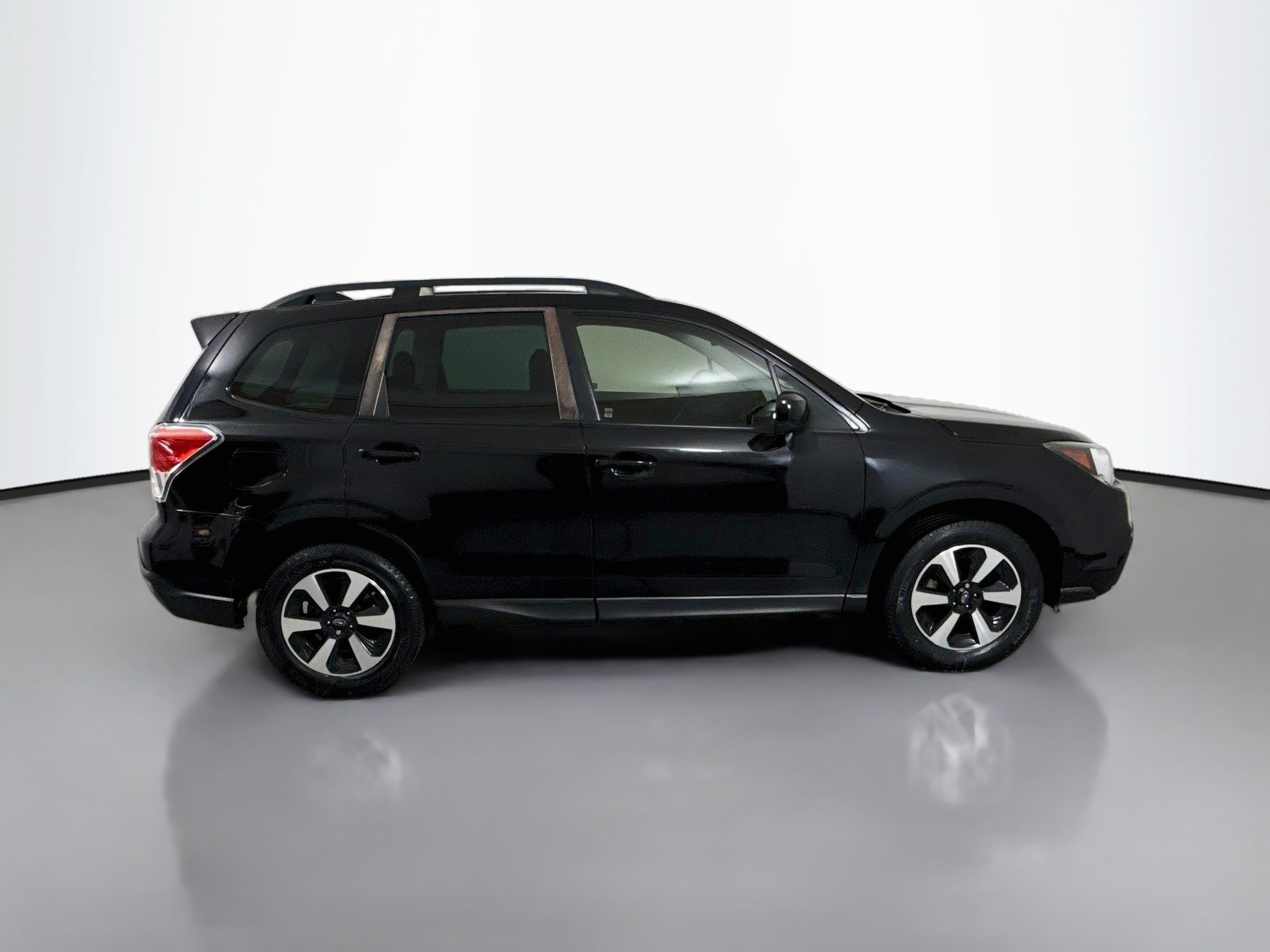 Used 2018 Subaru Forester 2.5i Premium w/ All-Weather Package AWD/4WD image 8