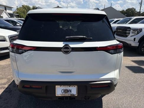 Used 2022 Nissan Pathfinder SV w/ SV Premium Package FWD image 8